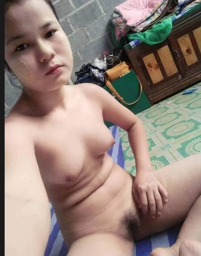 สาวพม่าอวดหีโชว์นายจ้าง (3)